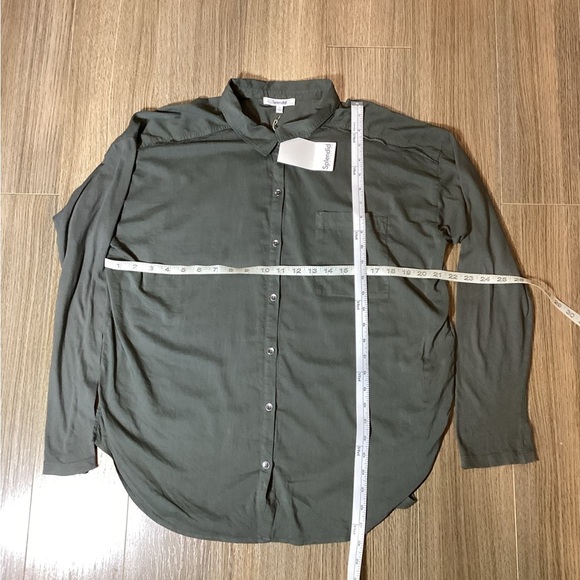 Splendid Women’s Dark Green Casual Button-Down Shirt‎ – Size L - NWT - Picture 3 of 8